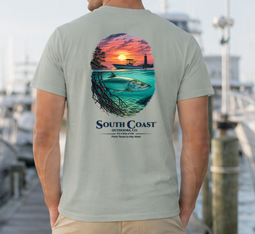 Men's underwater fishing graphic T-shirt, sage green, sunset fish print on back